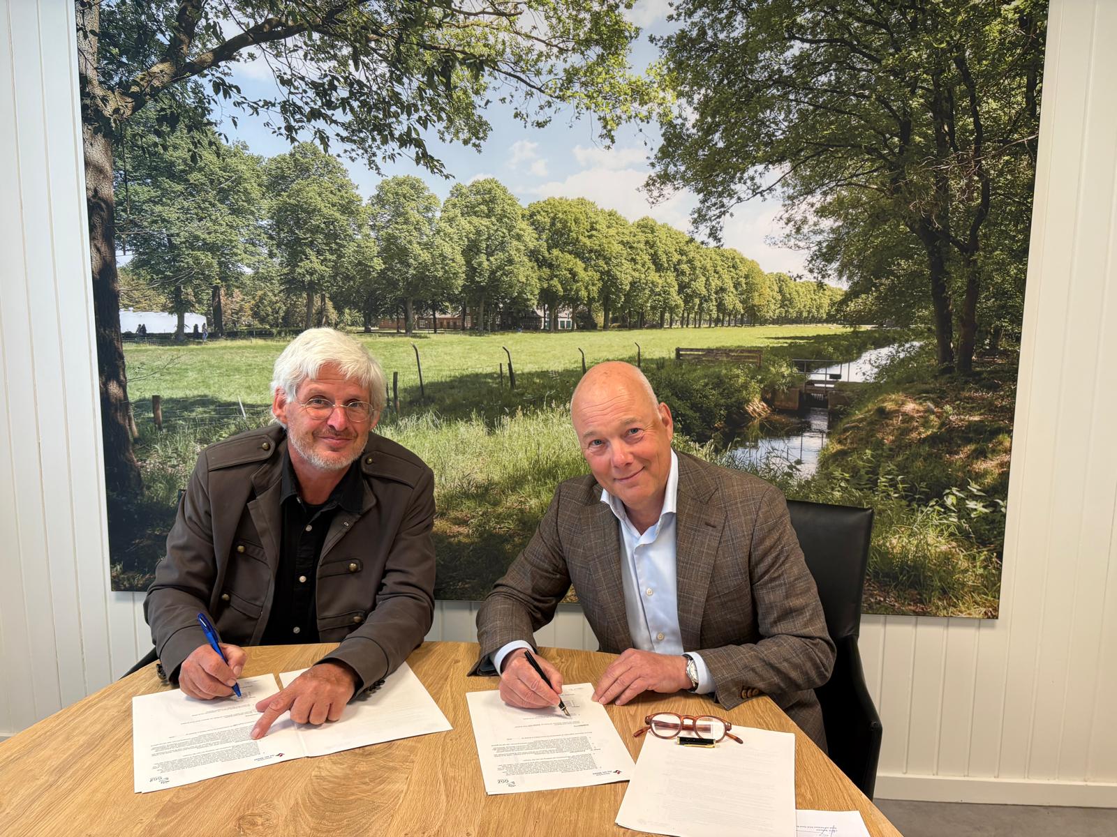 Peter van Dijk (lid dagelijks bestuur Waterschap Aa en Maas) en Jan-Willem Bedeaux (raad van bestuur GGZ Oost Brabant)